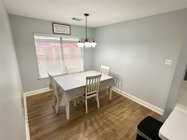 1806 Oak Wood Drive E, Pearland, TX 77581