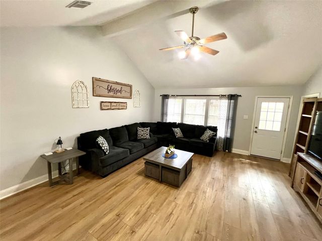 1806 Oak Wood Drive E, Pearland, TX 77581