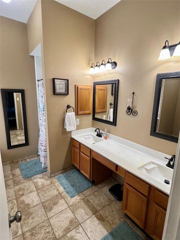 1806 Oak Wood Drive E, Pearland, TX 77581