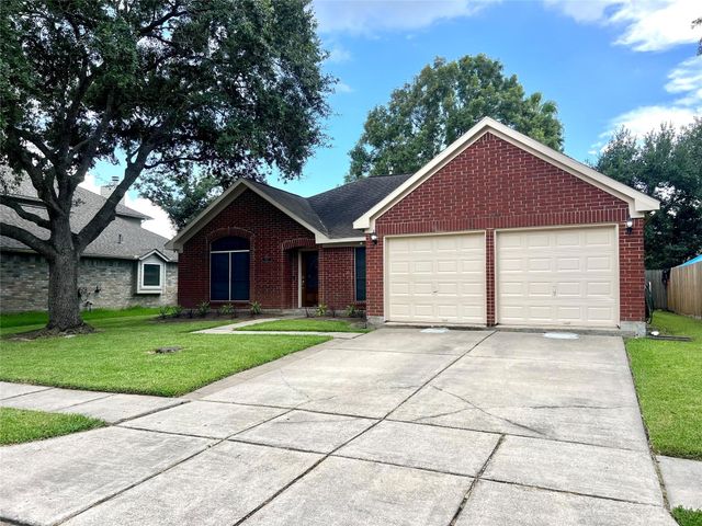 1806 Oak Wood Drive E, Pearland, TX 77581