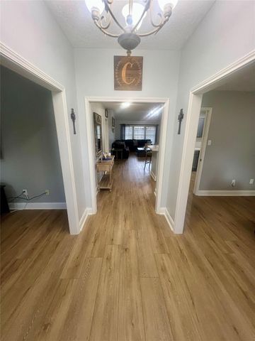 1806 Oak Wood Drive E, Pearland, TX 77581