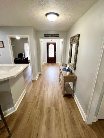 1806 Oak Wood Drive E, Pearland, TX 77581