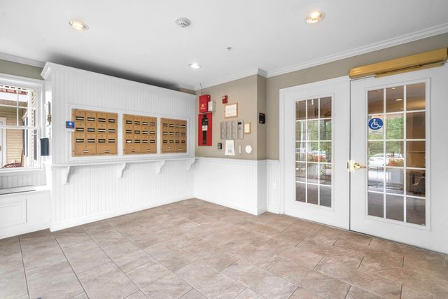 3 Sterling Hill Ln Apt 324, Exeter, NH 03833