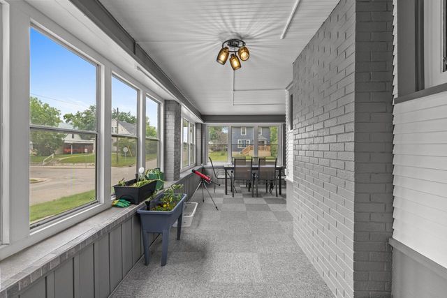621 Main St S, Minot, ND 58701