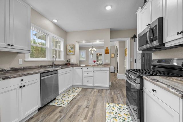 621 Main St S, Minot, ND 58701