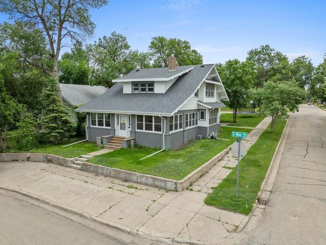 621 Main St S, Minot, ND 58701