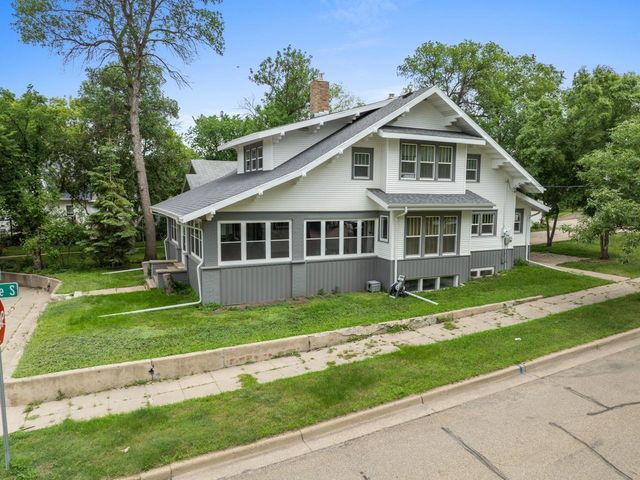 621 Main St S, Minot, ND 58701