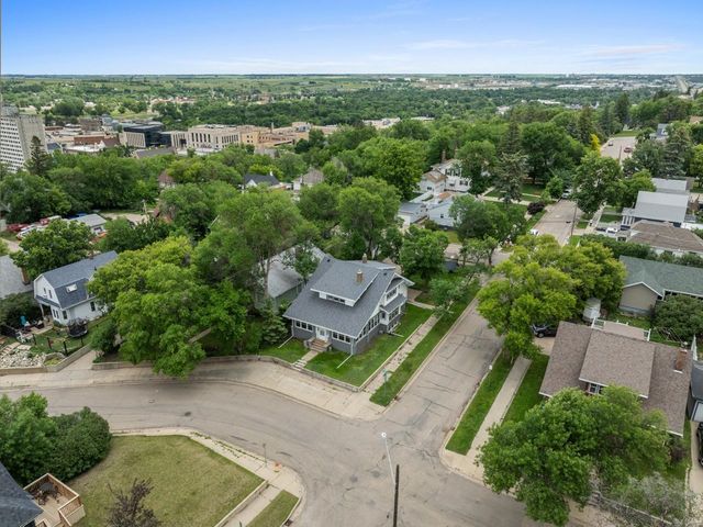 621 Main St S, Minot, ND 58701
