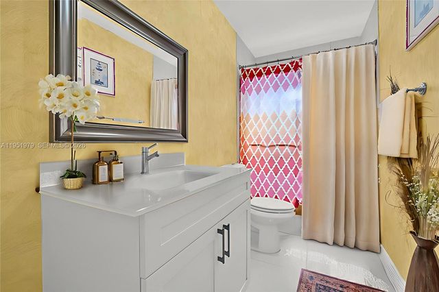 21424 NE 19th Ct, Miami, FL 33179