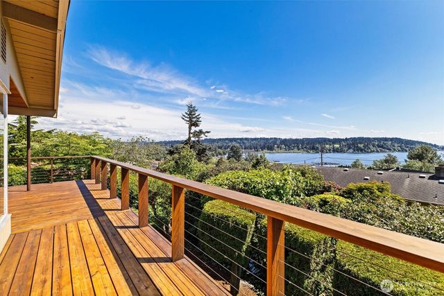 18014 58th Ave NE, Kenmore, WA 98028
