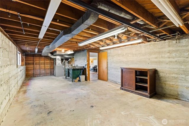 18014 58th Ave NE, Kenmore, WA 98028