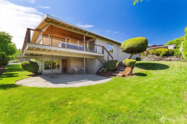 18014 58th Ave NE, Kenmore, WA 98028