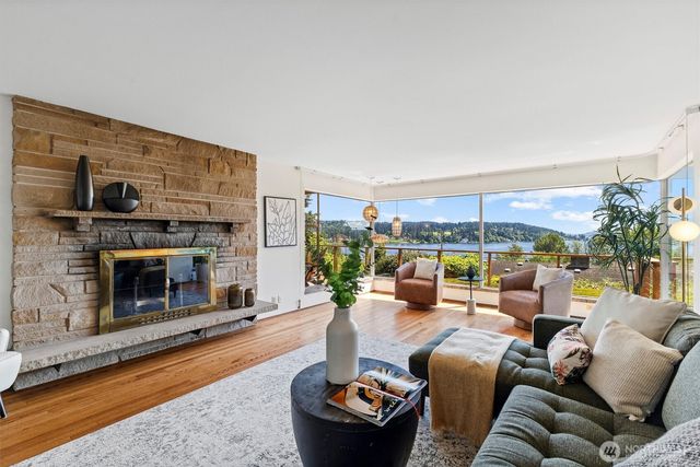 18014 58th Ave NE, Kenmore, WA 98028