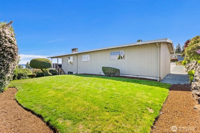 18014 58th Ave NE, Kenmore, WA 98028