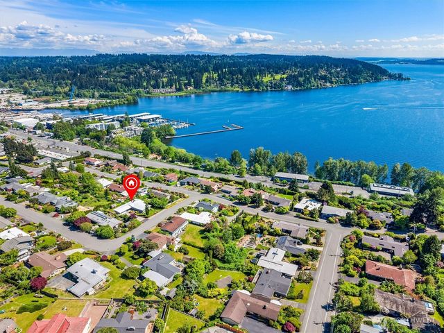 18014 58th Ave NE, Kenmore, WA 98028
