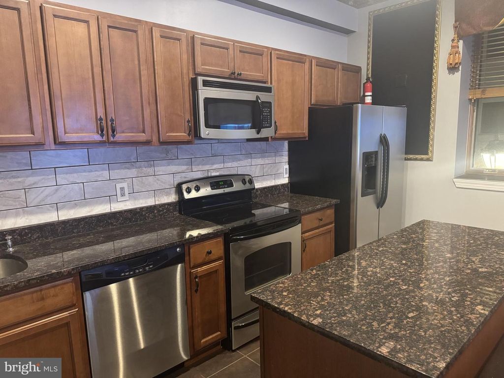 136 S 8TH ST #2, Philadelphia, PA 19107