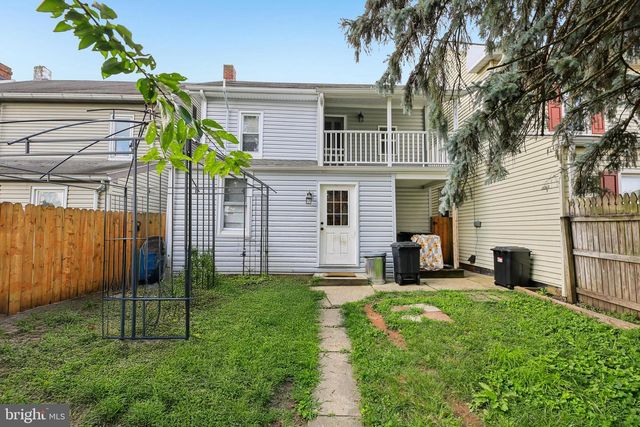 8 FAIR AVE, Hanover, PA 17331