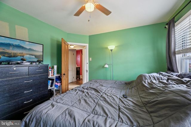 8 FAIR AVE, Hanover, PA 17331