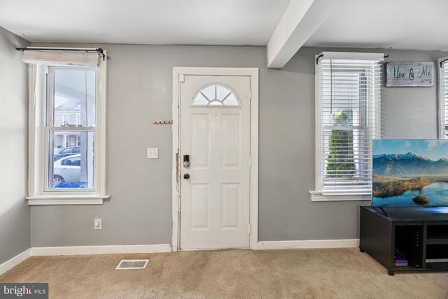 8 FAIR AVE, Hanover, PA 17331