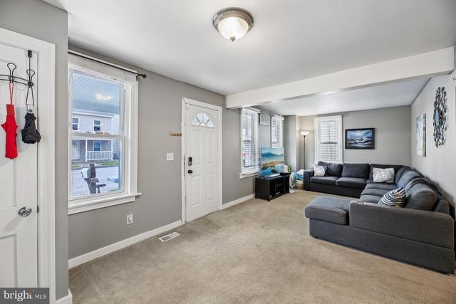 8 FAIR AVE, Hanover, PA 17331
