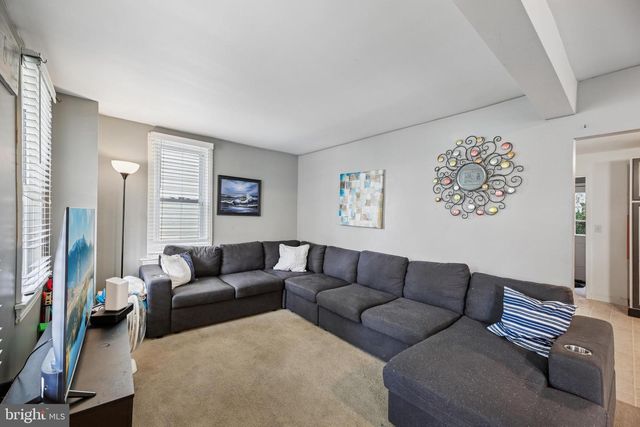 8 FAIR AVE, Hanover, PA 17331