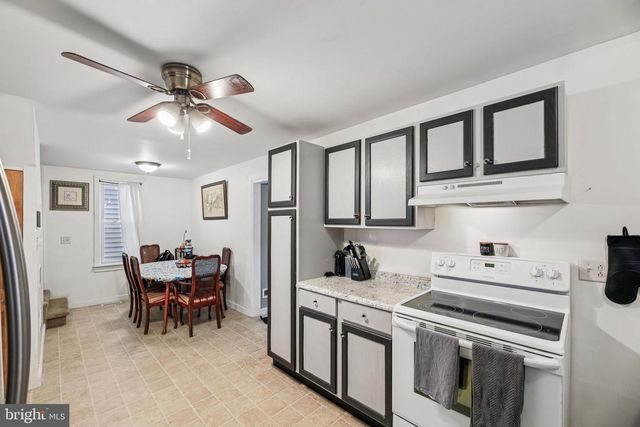 8 FAIR AVE, Hanover, PA 17331