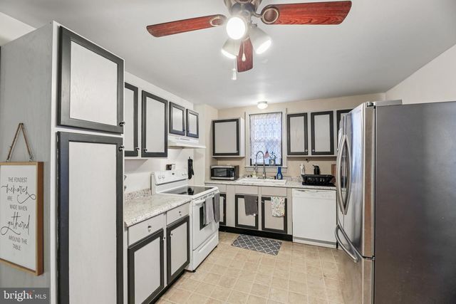 8 FAIR AVE, Hanover, PA 17331