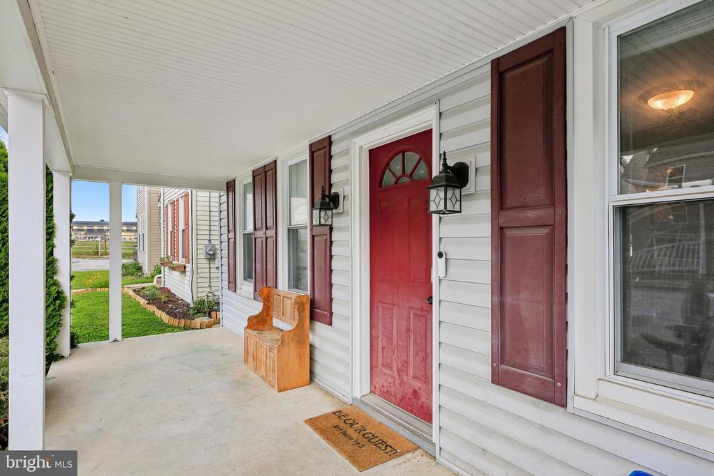 8 FAIR AVE, Hanover, PA 17331