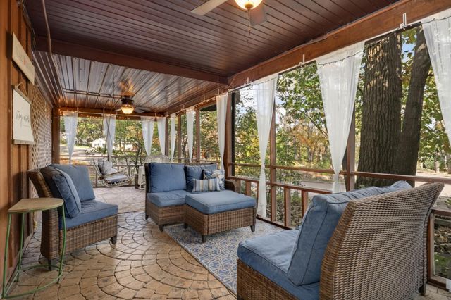 10294 Oak Shore Drive, Lakeville, MN 55044