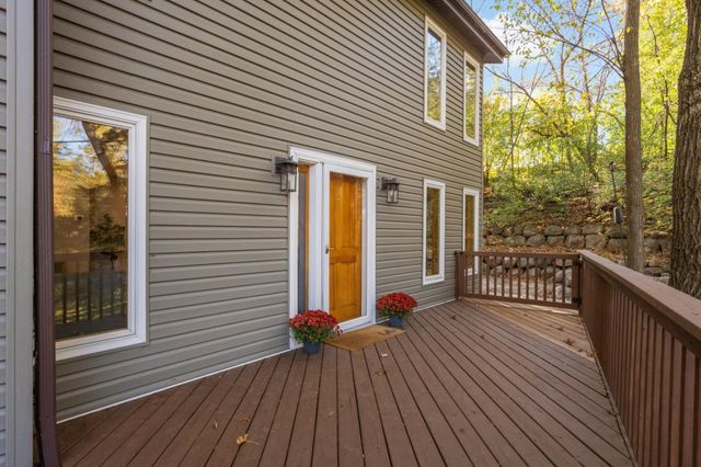 10294 Oak Shore Drive, Lakeville, MN 55044