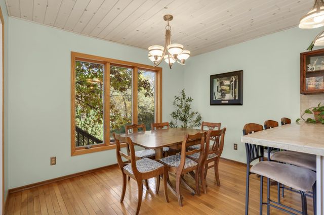 10294 Oak Shore Drive, Lakeville, MN 55044
