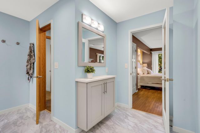 10294 Oak Shore Drive, Lakeville, MN 55044