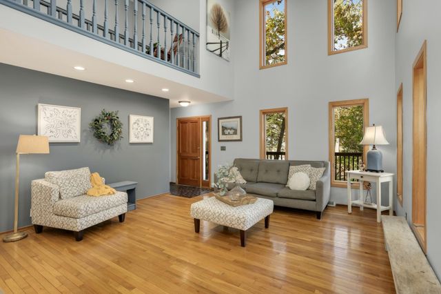 10294 Oak Shore Drive, Lakeville, MN 55044
