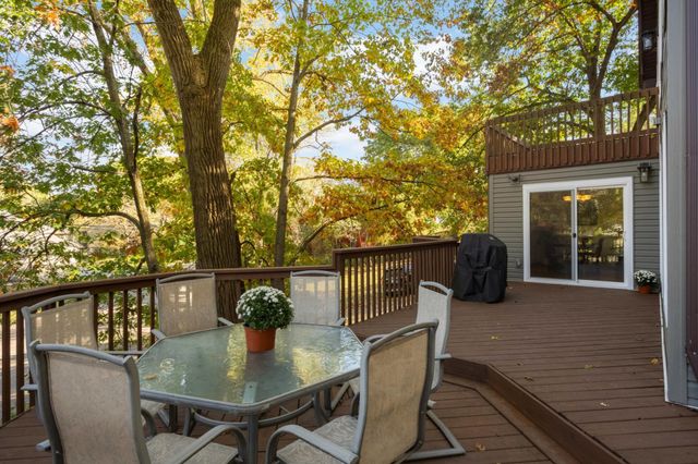10294 Oak Shore Drive, Lakeville, MN 55044