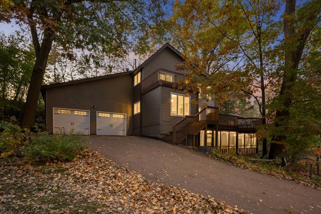 10294 Oak Shore Drive, Lakeville, MN 55044