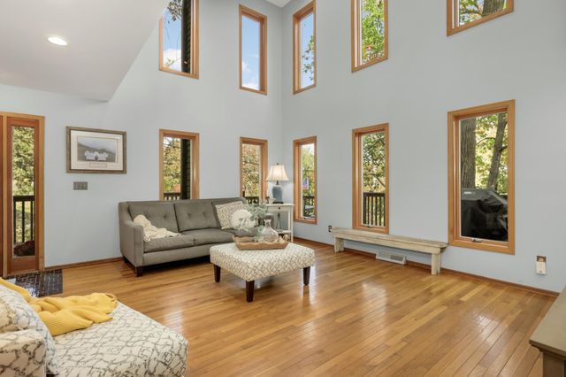 10294 Oak Shore Drive, Lakeville, MN 55044
