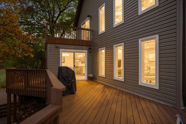 10294 Oak Shore Drive, Lakeville, MN 55044