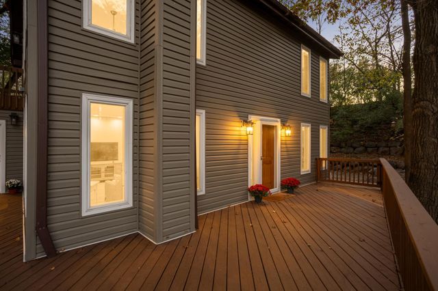 10294 Oak Shore Drive, Lakeville, MN 55044