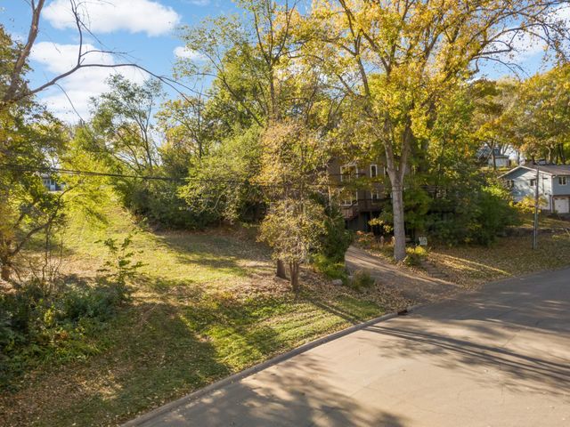 10294 Oak Shore Drive, Lakeville, MN 55044