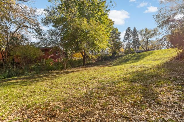 10294 Oak Shore Drive, Lakeville, MN 55044