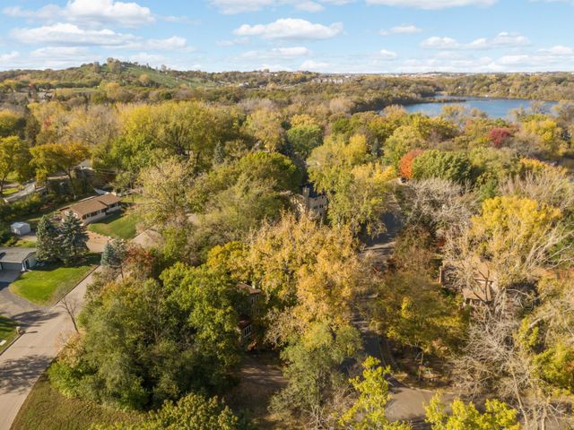 10294 Oak Shore Drive, Lakeville, MN 55044