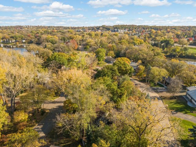 10294 Oak Shore Drive, Lakeville, MN 55044