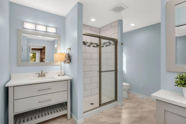 10294 Oak Shore Drive, Lakeville, MN 55044