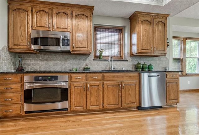 21600 S Lackman Road, Spring Hill, KS 66083