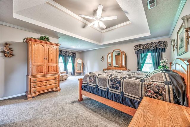 21600 S Lackman Road, Spring Hill, KS 66083