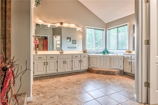 21600 S Lackman Road, Spring Hill, KS 66083