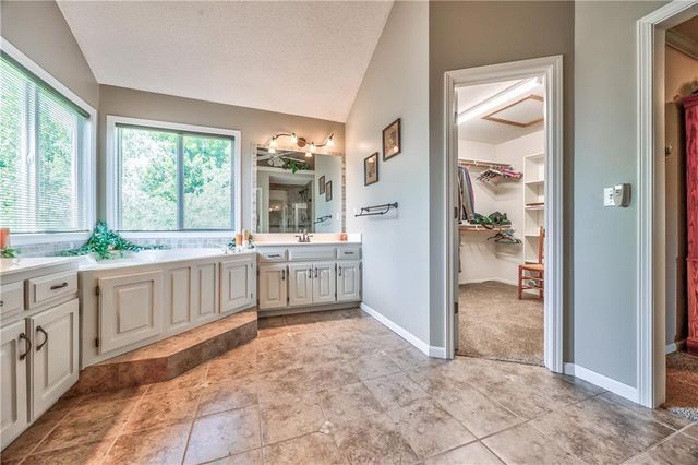 21600 S Lackman Road, Spring Hill, KS 66083