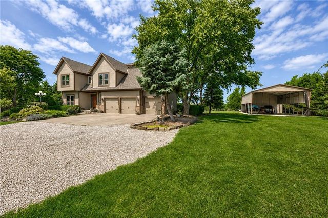 21600 S Lackman Road, Spring Hill, KS 66083