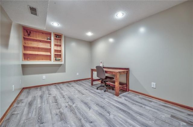 21600 S Lackman Road, Spring Hill, KS 66083