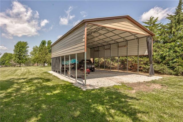 21600 S Lackman Road, Spring Hill, KS 66083